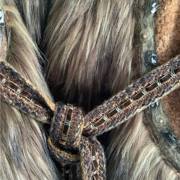 Hugging Kisses Sz XL UNIQUE DETAILED SWEATER VEST - Picture 3 of 10